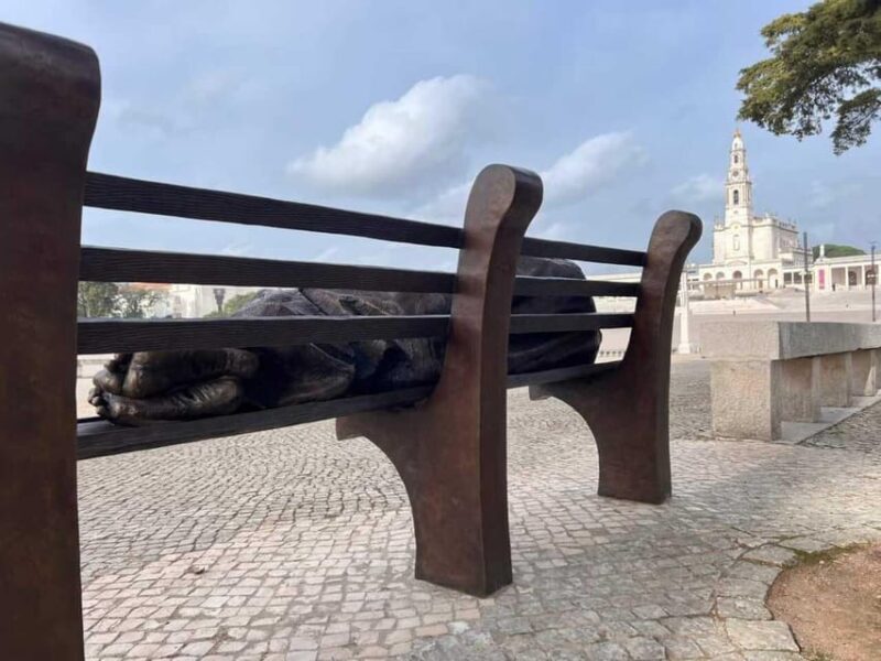 Lisbon: Holy Miracle Church Santarem & Fatima Private Tour - Return to Lisbon