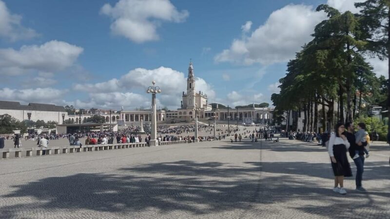 Lisbon: Holy Miracle Church Santarem & Fatima Private Tour - Who Should Consider This Tour?