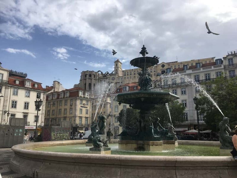 Lisbon Honda Pcx 125cc Rental from 4Hours-7 Days - Who Is This Experience Best For?