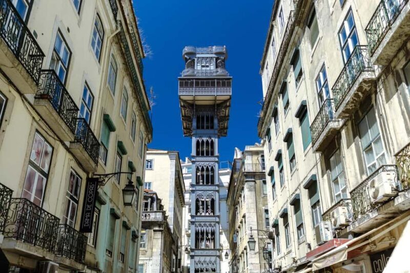 Lisbon: Immersive Walking Tour of the old town - Key Points