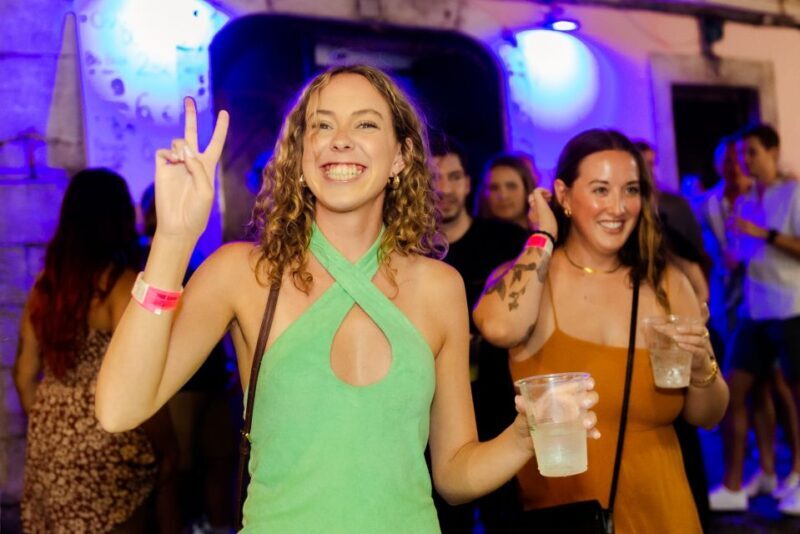 Lisbon Legendary Pubcrawl: 1h OpenBar, Shots, VIP Club Entry - The Sum Up