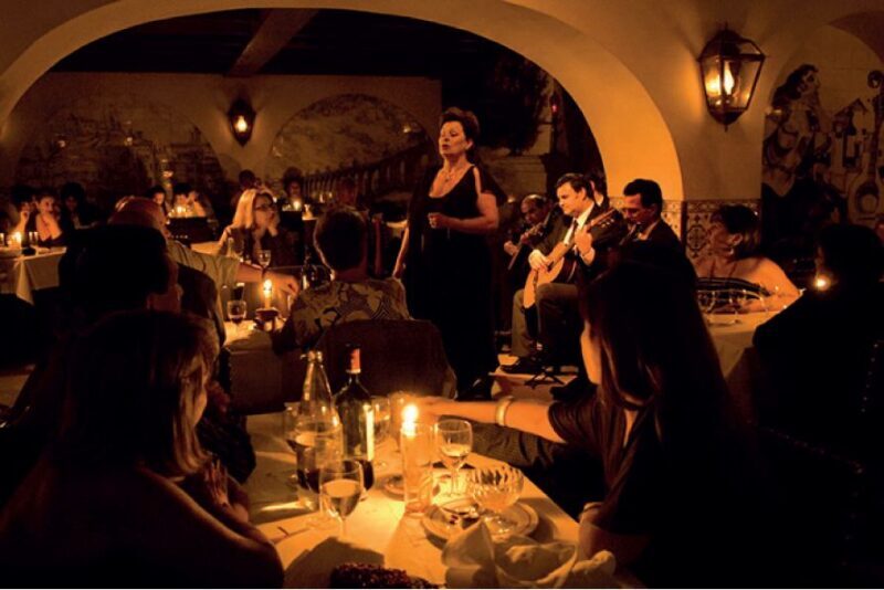 Lisbon: Luxury Fado Tour with Dinner included - Key Points