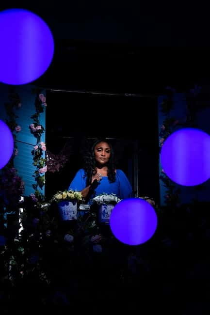 Lisbon: Mamma Mia Station Dinner Show with Drinks - Who Would Enjoy This?