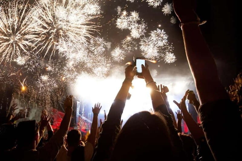 Lisbon: New Year's Eve Private Boat with Open Bar - FAQs