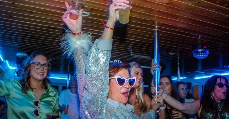 Lisbon: New Year's Eve with Live Dj Fireworks and Open Bar - Key Points