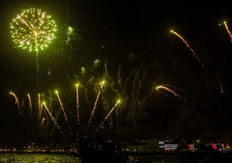 Lisbon: New Year's Eve with Live Dj Fireworks and Open Bar - Why It’s Worth Considering