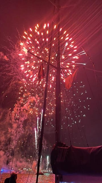 Lisbon: New Year's party on sailboat tour 2025 to 2026 - Key Points