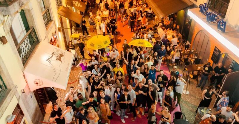 Lisbon PinkStreet Pubcrawl: 1hOpen Bar, Shots,VIP Club Entry - Drinks and Upgrades