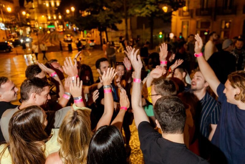 Lisbon Premium Pubcrawl: 1h Open Bar, Shots, VIP Club Entry - FAQ