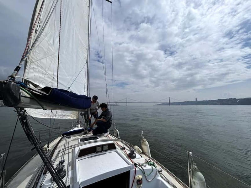 Lisbon: Private and personal sailing excursion - Key Points