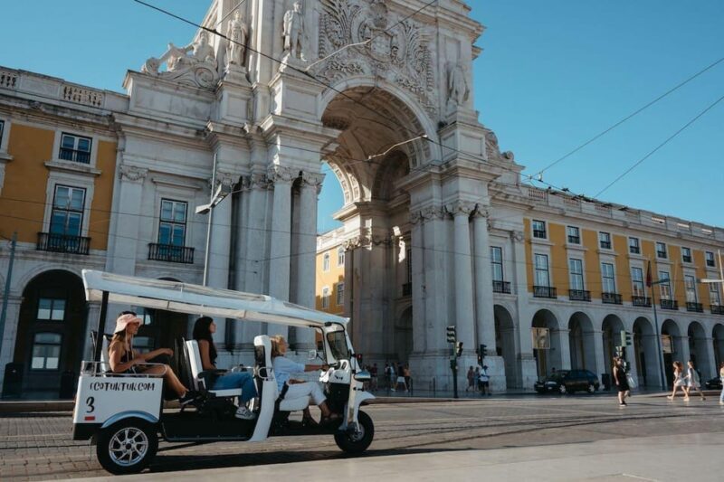 Lisbon: Private Christmas Lights Tour by Eco Tuk Tuk - FAQ