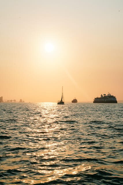 Lisbon PRIVATE Cruise - Fun, Friends and Unique Moments - Key Points