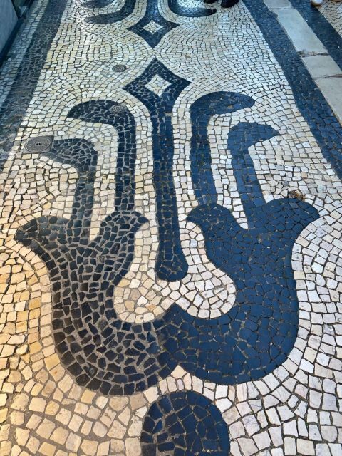 Lisbon: Private full Day Sightseeing tour by tuk-tuk. - FAQs