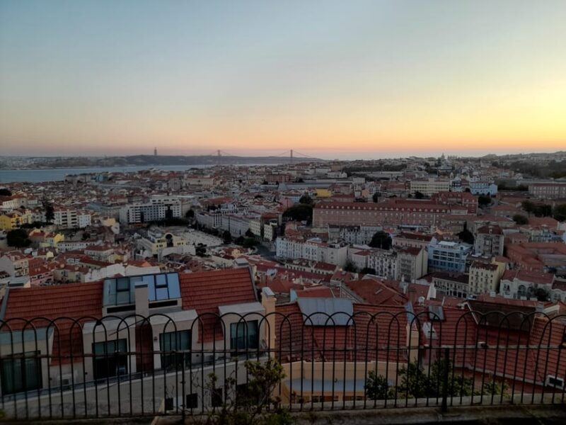 Lisbon: Private Highlights Tuk-Tuk Tour with Tapas and Wine - Key Points