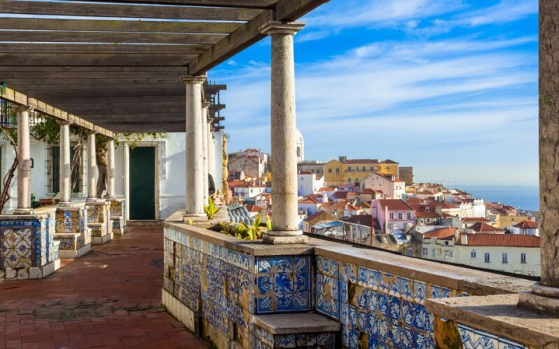 Lisbon: Private Kid-Friendly City Tour with São Jorge Castle - Exploring Lisbon with Kids: A Practical and Engaging Way to See the City