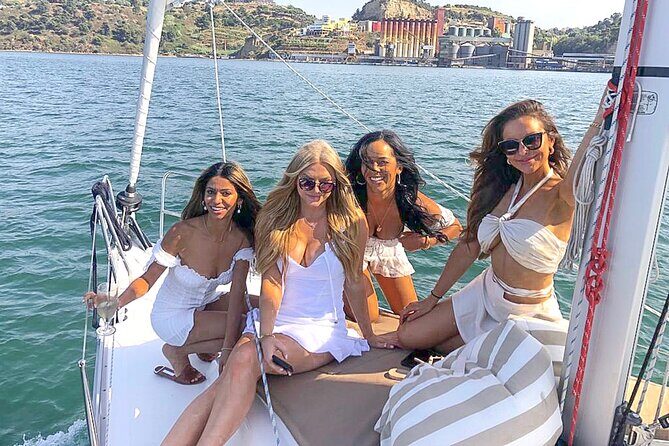 Lisbon Private Luxury Boat Tour with Welcome Drink - FAQ