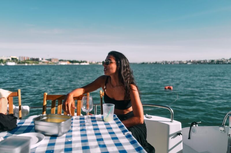 Lisbon: Private Luxury Catamaran Tour with Welcome Drink - The Itinerary: What to Expect from Start to Finish