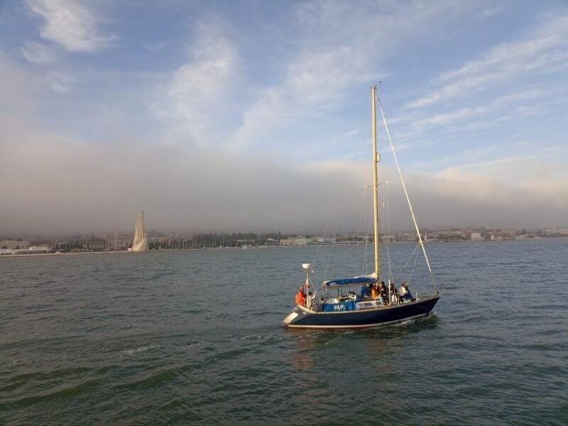 Lisbon: Private Sunset Sailboat Tour with Welcome Drink - Key Points
