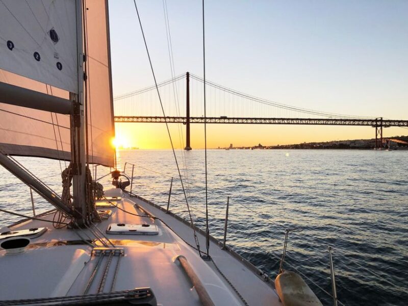 Lisbon: Private Sunset Sailing Tour with drinks - In Summary