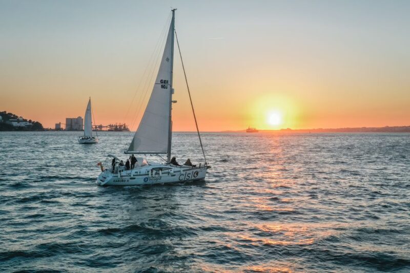 Lisbon: Private Tagus River Yacht Tour - Key Points