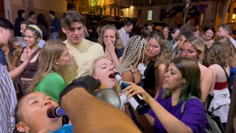 Lisbon Pub Crawl: Unlimited Drinks, Shots & V.I.P Club Entry - Key Points