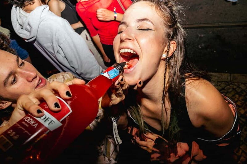 Lisbon Pub Crawl with Free Drinks - Key Points