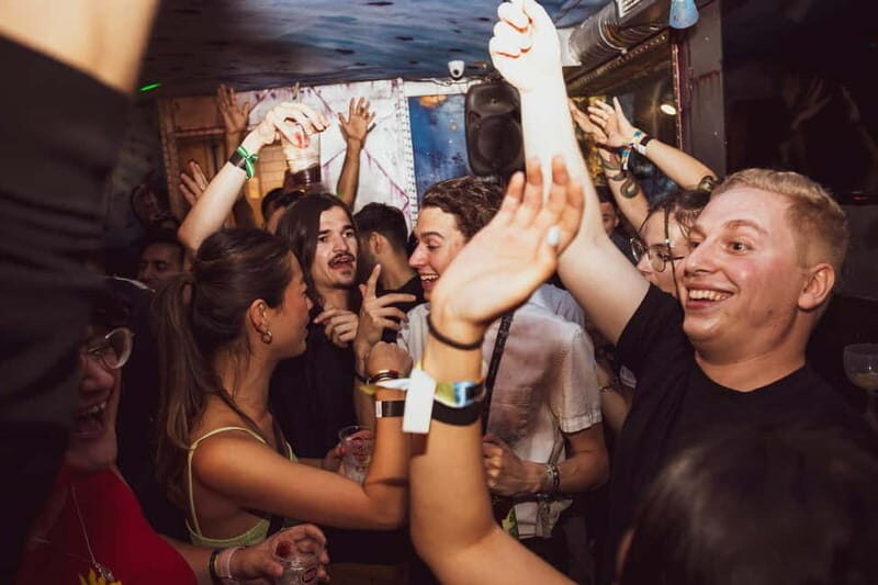 Lisbon Pub Crawl with Free Drinks - An In-Depth Look at the Lisbon Pub Crawl Experience