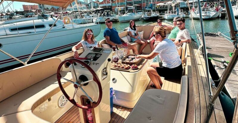 Lisbon: Relax in the Waves - Open Bar and Snacks at Sunset - What to Expect from the Lisbon Sunset Cruise
