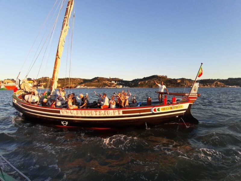 Lisbon: River Tagus Sightseeing Cruise in Traditional Vessel - The Itinerary: What to Expect on Your 105-Minute Voyage