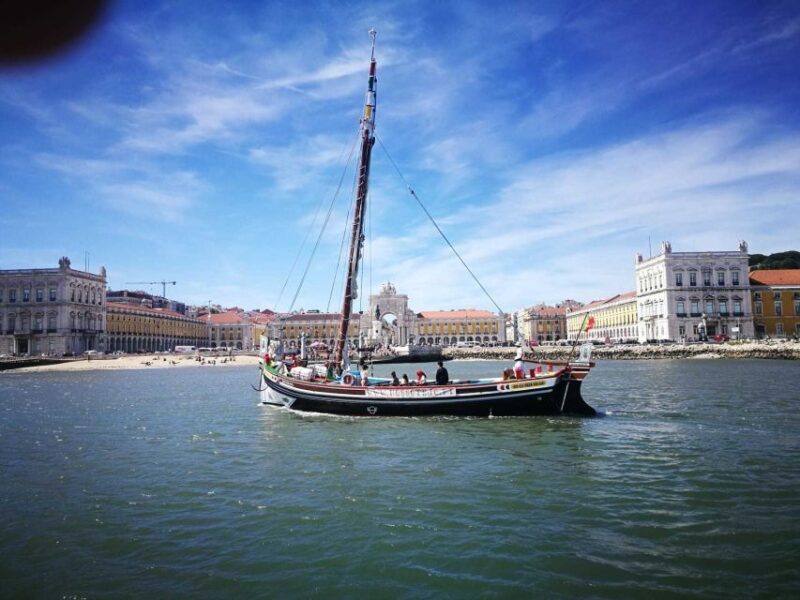 Lisbon: River Tagus Sightseeing Cruise in Traditional Vessel - Guides and Commentary: Knowledgeable and Multilingual
