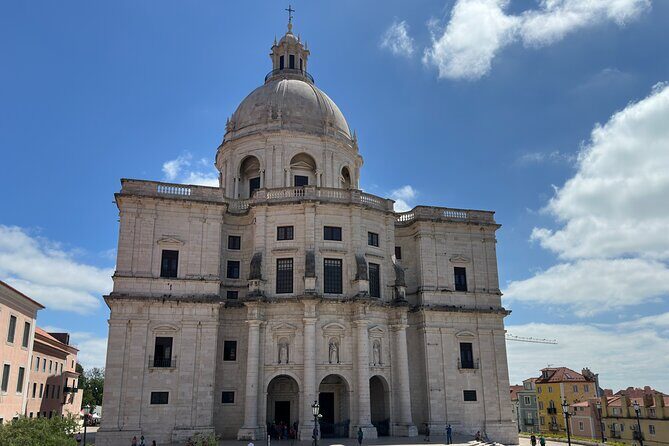 Lisbon Royal Views Small Group Tour with St George Castle Entry - Key Points