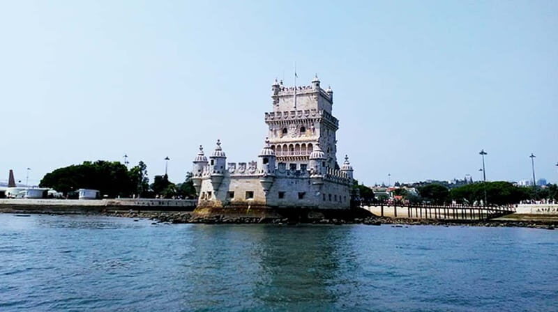 Lisbon: Sailing Afternoon Boat Tour With Local Sailors - Key Points