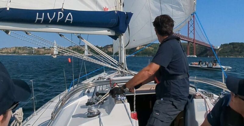 Lisbon: Sailing Initiation - 2 or 4 hours - What is the Lisbon Sailing Initiation?