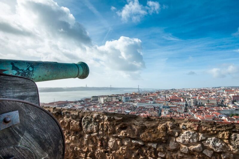 Lisbon: Sao Jorge Castle Skip-the-Line Ticket with Guide - Key Points