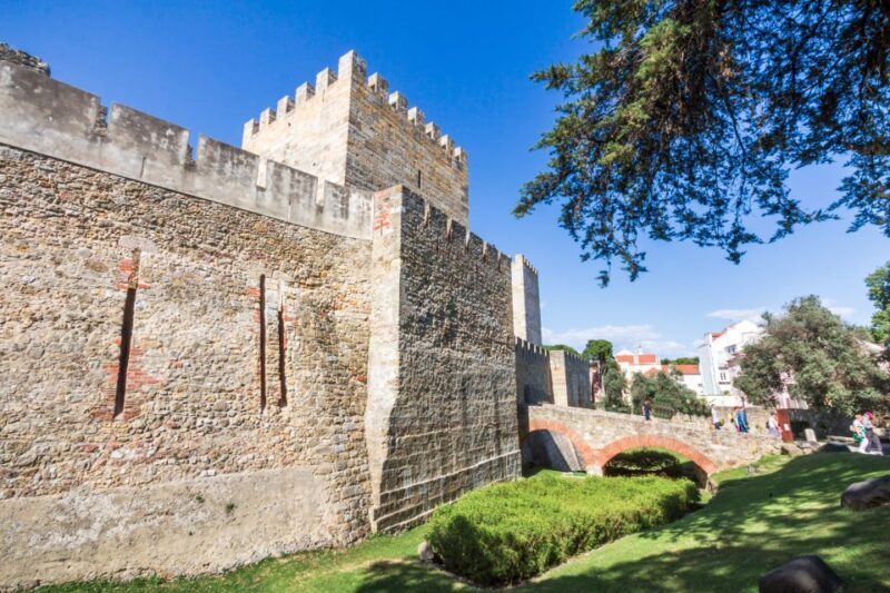 Lisbon: Sao Jorge Castle Skip-the-Line Ticket with Guide - What to Expect from the Tour
