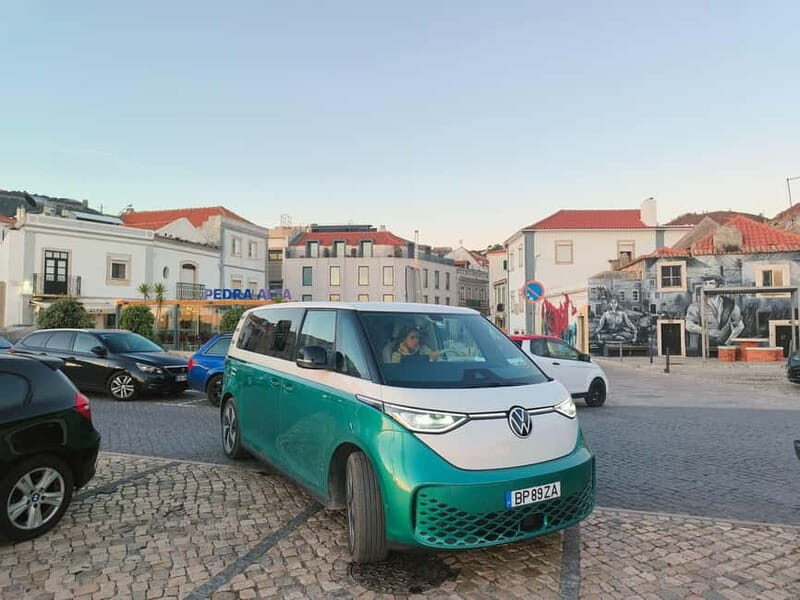 Lisbon: Sesimbra Stylish Electric ID.Buzz Tour with Lunch - Lunch with a View
