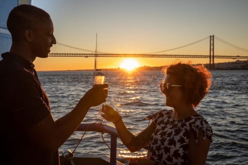 Lisbon: Sightseeing Boat Tour with Hop-On Hop-Off Option - FAQ
