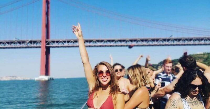 Lisbon: Splash Boat Party the only all inclusive party + SUP - An Overview of the Splash Boat Party Experience