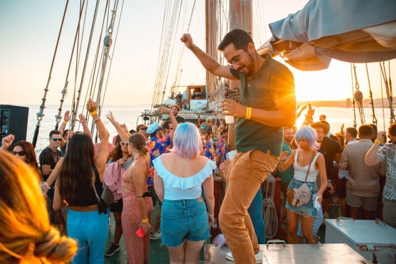 Lisbon: Sunset Boat Party with Live DJ and Night Club Entry - Key Points