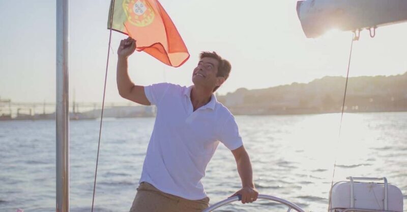 Lisbon: Sunset boat tour with green wine - Key Points