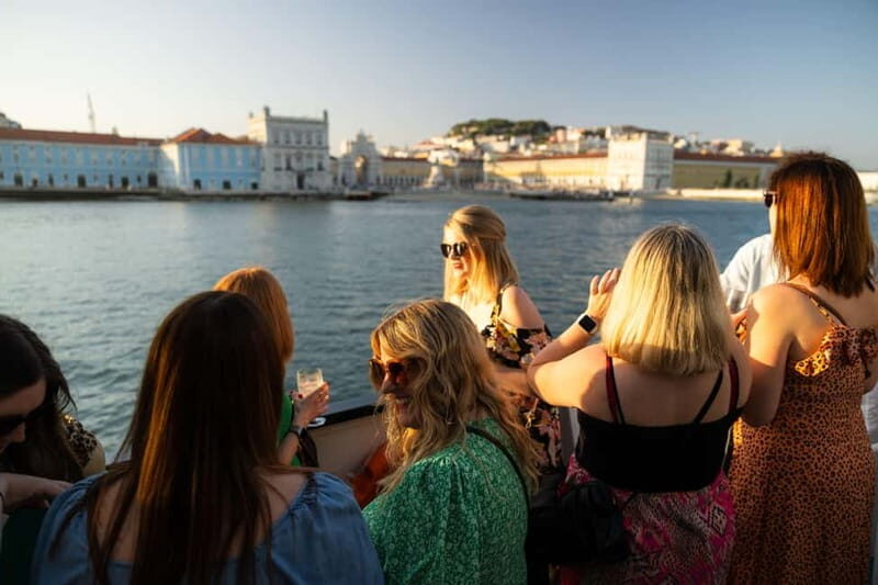 Lisbon: Sunset Boat Tour with Music and Drinks - FAQ