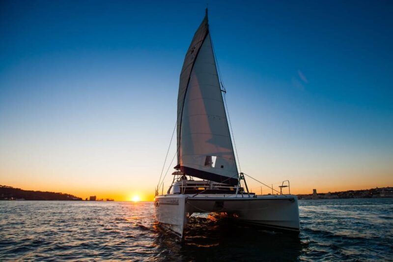 Lisbon: Sunset Catamaran Cruise, Music and Open Bar - FAQ