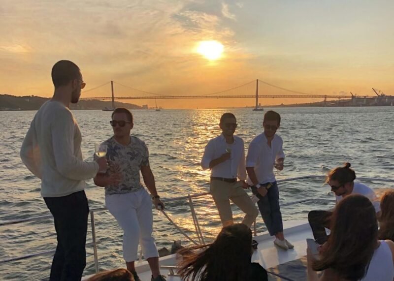 Lisbon: Sunset Cruise with Drinks and Snacks - FAQ