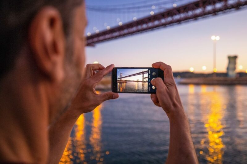 Lisbon: Sunset Cruise with Live DJ and Drinks - Key Points