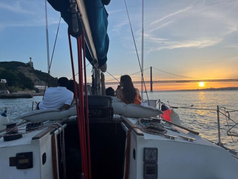 Lisbon Sunset Sensations 2h Cruise - FAQ
