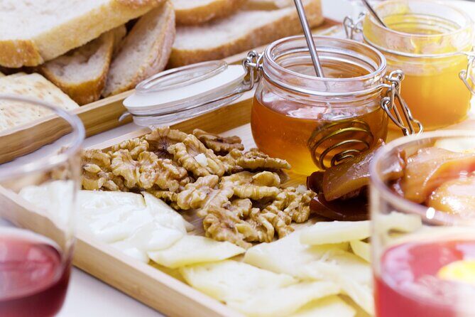 LISBON SUNSET TO NIGHT in Vintage Jeep with FOOD & DRINKS - FAQs