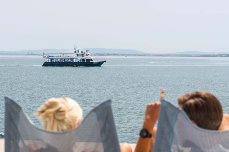 Lisbon: Tagus River New Year's Cruise with Live DJ - FAQs