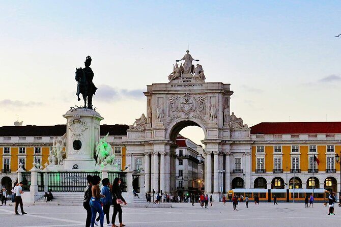 Lisbon to Porto with stops Óbidos-Nazaré-Fátima-Coimbra-Aveiro - Who Would Love This Experience?