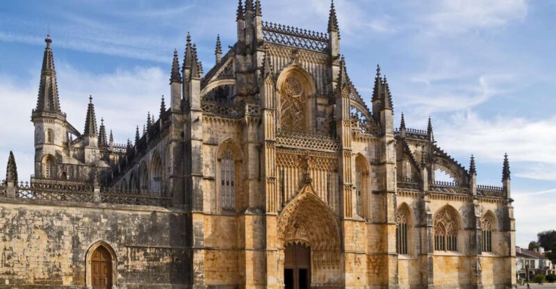 Lisbon: Tour Fátima, Batalha, Alcobaça, Nazaré and Óbidos - Exploring the Highlights