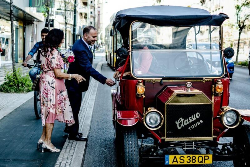 Lisbon: Tour on board a Classic Tuk - The Vehicle and Guide Experience